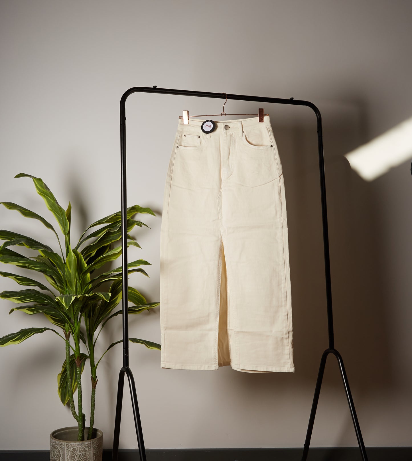 SABRINA High waist stretchy maxi skirt with front split in cream